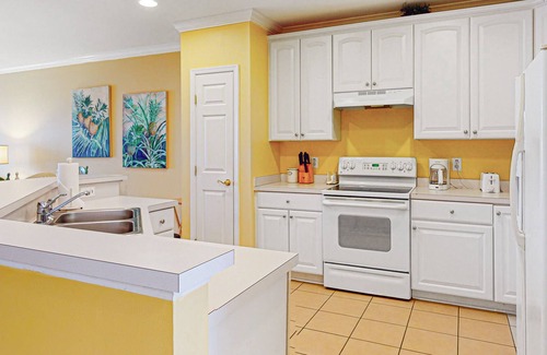 Sunset Island Condo | Beautiful Condo in Bayside Location w/Shared Pool, Private Washer/Dryer, WiFi