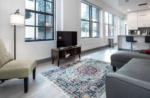 Central Business District Condo | Beautiful Modern Condo - Heart of Business District 401