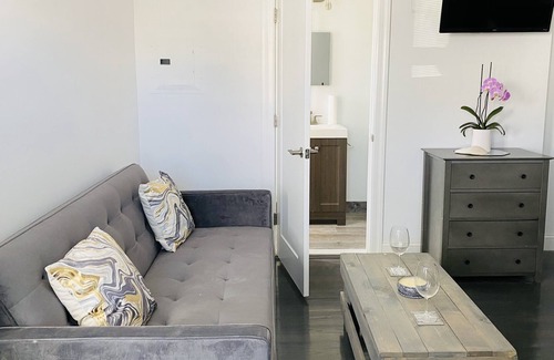 Long Beach Apartment | Bikinis & Martinis a Modern Beach Studio for 2 only 5 minute walk to the beach