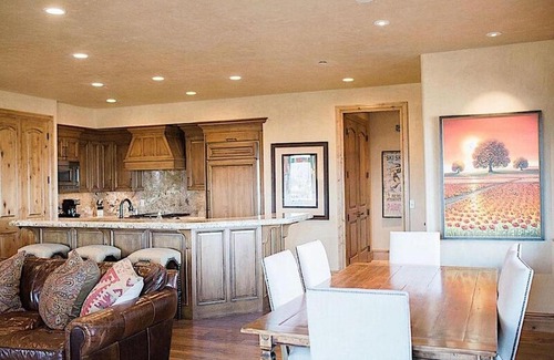 North Park City House | Bluebird Day at Carriage House by Casago