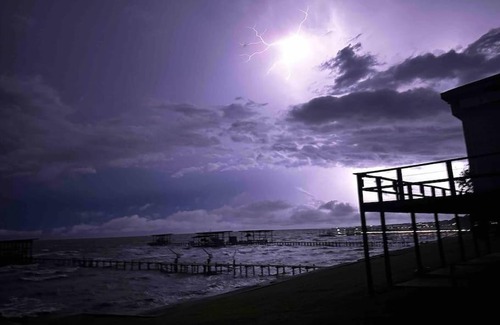 Bacliff House | Breezy Bayshore Bunkhouse