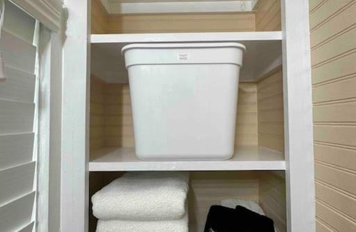 Bacliff House | Breezy Bayshore Bunkhouse