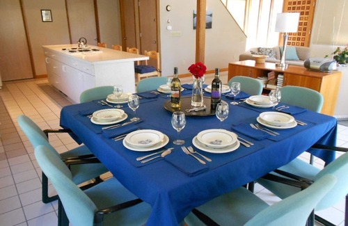 Wellfleet House | Bright and Spacious Near Beaches on Lt. Island (1694)