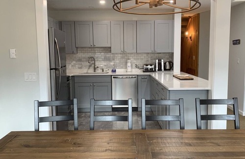 Lincoln House | C6901U By Loon Res/Updated, AC/FP, pool access, near Loon.