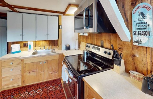 Chittenden Cabin | Cabin ∙ 2 bedrooms ∙ 4 guests