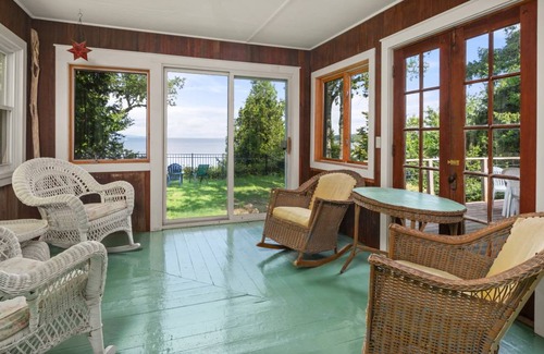 Shelburne Cottage | Cabin ∙ 5 bedrooms ∙ 11 guests