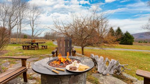 Ashland House | Catskill Park Farm by AvantStay Huge Yard Fire Pit Near Windham Ski Resort