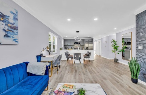 Villa Heights House | Charlotte Spacious Home