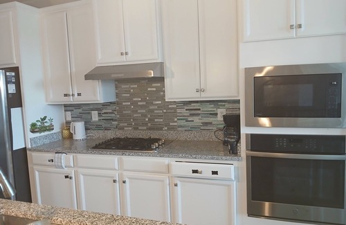 Laurel House | Charming 1-bedroom townhome in Laurel with WiFi, AC