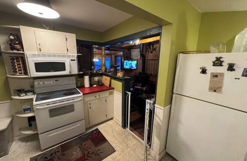 Derby Cottage | Charming 2-bedroom cottage on Lake Salem with AC, WiFi