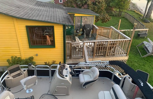 Derby Cottage | Charming 2-bedroom cottage on Lake Salem with AC, WiFi