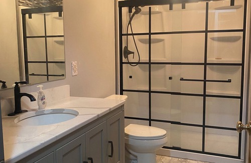 Spring Hill House | Charming 3-bedroom house with AC and WiFi in cool Charleston