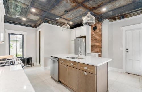Saratoga Springs House | Charming Newly Renovated House Next Door to Track