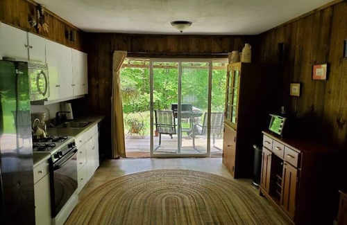 Warren House | Classic Vermont Farmhouse near Sugarbush Resort