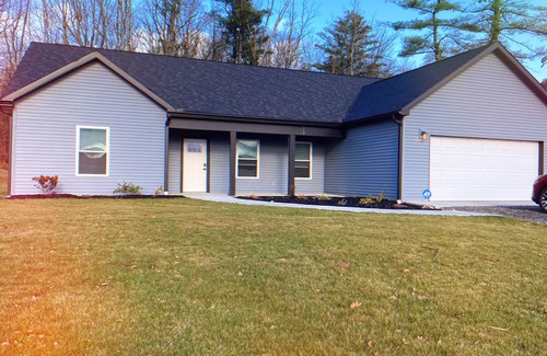 Etna House | Close to Cornell University, IC, wine trails, airport, waterfalls & more!