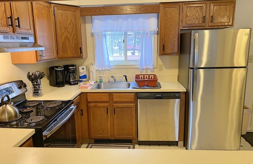 North Woodstock House | Close to shops/dining/town access. Pet-friendly, Wifi, AC, deck. A0039 by LRS