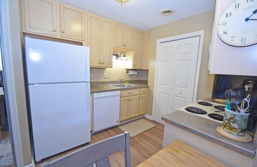 North Ocean City Condo | Club Ocean Villas II 88-Bayside 120th St, WIFI, W/D, AC