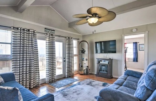 Surfside Beach House | Coastal cottage getaway with plenty of charm & personality. Ramp for easy access
