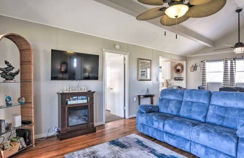 Surfside Beach House | Coastal cottage getaway with plenty of charm & personality. Ramp for easy access