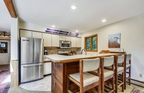 Killington House | Colony Club E23 wonderful town home in the center of Killington. (please note this unit has NO AIR CONDITIONING)