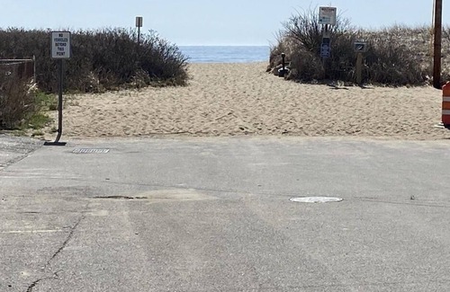 Ocean Park Condo | Come enjoy 7 miles of beaches in sunny OOB in this 2 bedroom condo!