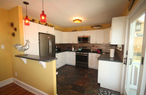 Village Green House | Completely renovated 4 bed/2 bath home close to the Cape May Tennis Courts, Kiwanis Park with pond and walking distance to downtown and the beach.