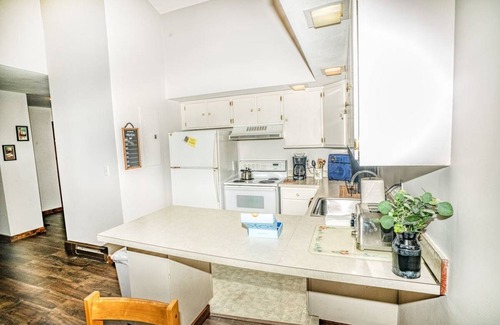 Mendon Condo | Condo ∙ 2 bedrooms ∙ 4 guests