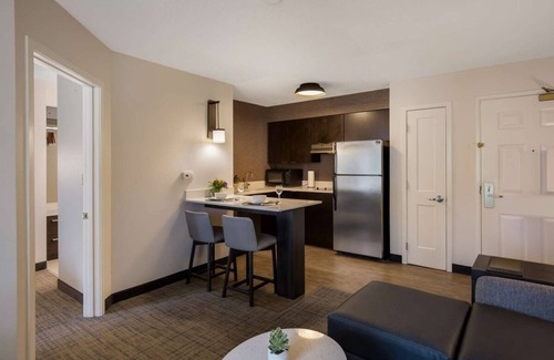 Mount Tabor Hotel | Convenient Location! Full Kitchen, Free Parking, Pets Allowed, Inddor Pool!