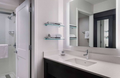 Mount Tabor Hotel | Convenient Location! Full Kitchen, Free Parking, Pets Allowed, Inddor Pool!