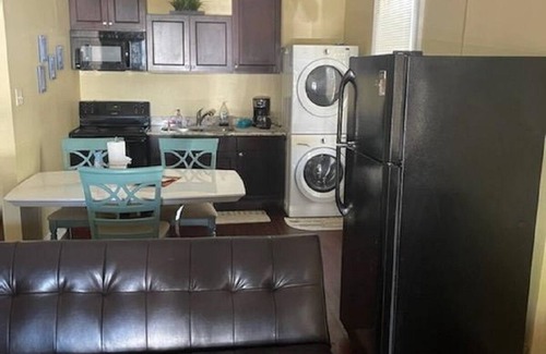 Seventh Ward Apartment | Conveniently located in between French Quarter and City park
