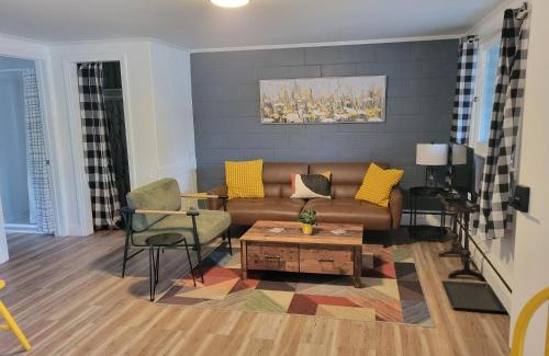 Holderness Hotel | Cottage Place on Squam Lake