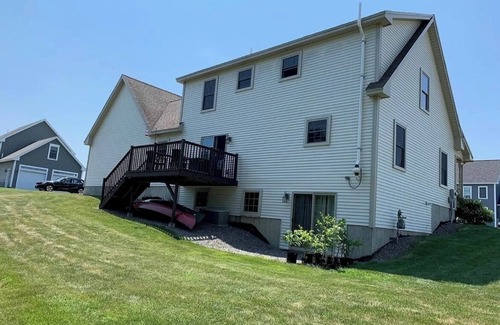 Bangor House | Cozy Cape in the heart of Bangor. Close to hospitals, colleges and downtown.