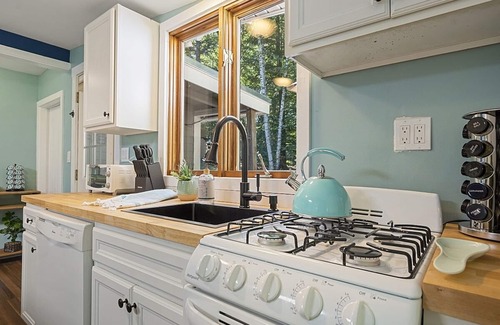Gilmanton Cottage | Cozy cottage with private HOT TUB, lake access, Gunstock mountain & fire pit