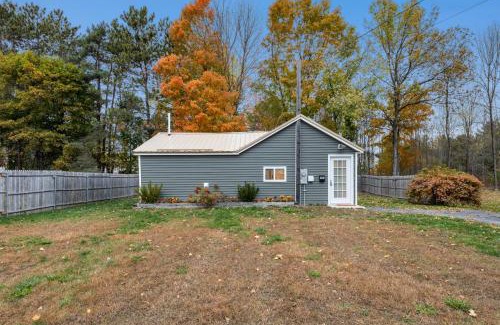 Pittsfield House | Cozy Home in Pittsfield