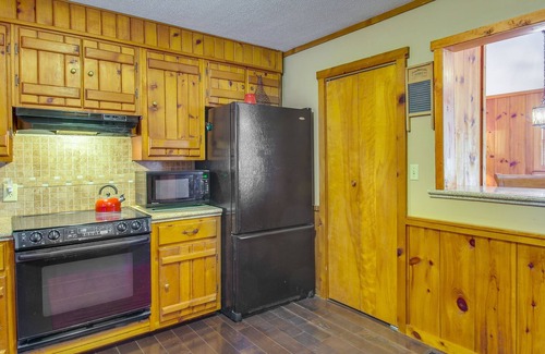 High Point Cottage | Cozy Moneta Getaway Near Smith Mountain Lake!