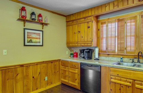 High Point Cottage | Cozy Moneta Getaway Near Smith Mountain Lake!