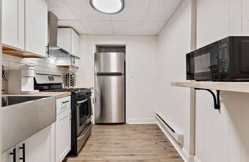 Parkville Apartment | Cozy Newly Renovated 1Bed Apt in Parkville, Unit-B