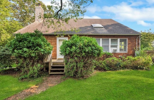 Shinnecock Hills House | Cozy Southampton Beach House in Shinnecock Hills, Walking Distance to.
