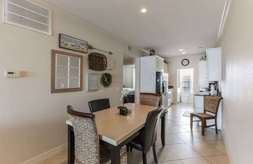 Galveston Condo | Dawn 1024 Summary: En