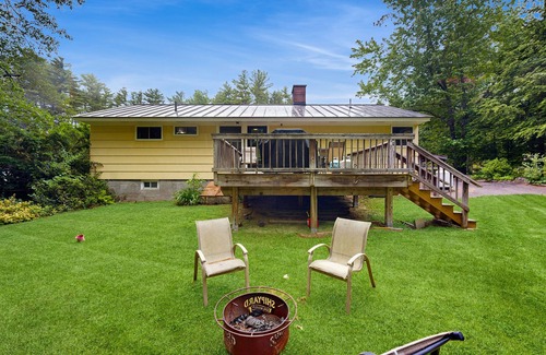 North Conway House | Dog-friendly home w/fireplace & furnished deck - near resort