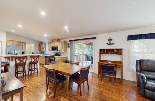 Bandon House | Dog-friendly single-level home with ramp entry access, firepit, W&D and WIFI