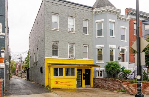 Bloomingdale Apartment | Elegant 2 Bedroom Urban Suite l Modern Comfort & Style