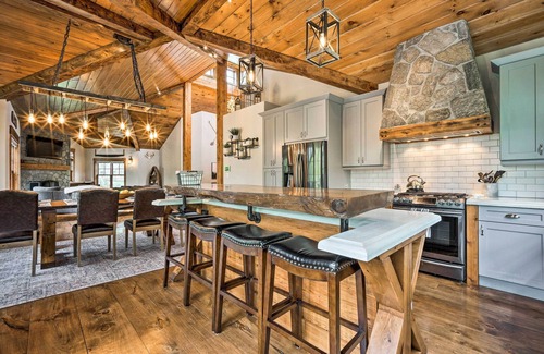West Dover House | Elegant Mtn Chalet w/Deck: 1 Mi to Mt Snow!