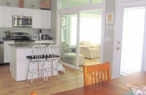 Seaglass Village Cottage | "Endless Summer" at Seaglass Village Cottages