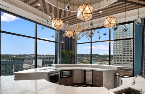 Downtown Cincinnati Condo | Experience Unmatched Luxury Living in this Modern Condo with Pool Access 841