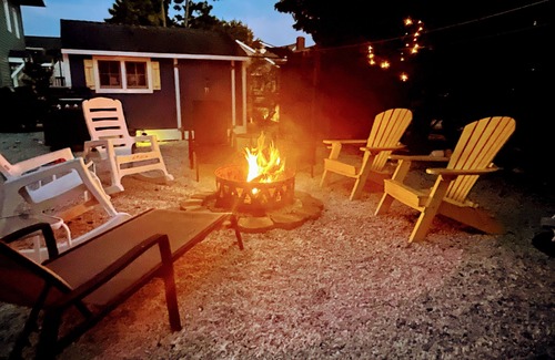 Surf City House | EZ WALK 2 BEACH & EATS 2 OFF BAY BIKES BADGES FIREPIT GAME ROOM TOWELS & LINENS!