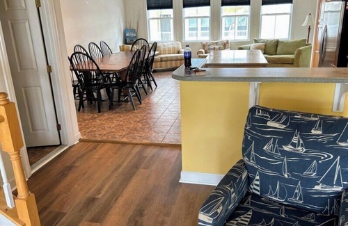 Sunset Island House | Fabulous Luxury 5 Bedroom townhouse With WiFi In Gated Community On Bayside With Indoor/Outdoor Pools, Private Beaches, Restaurant, And More Just Ten Minutes From Beach!