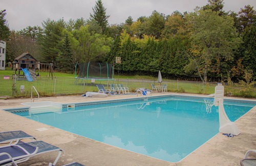 White Lake House | Family and Events Friendly 5BR Retreat on the Lakefront w Private Access