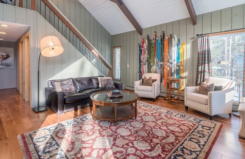 Winhall House | FAMILY FRIENDLY DESIGNER DECORATED SKI RETREAT