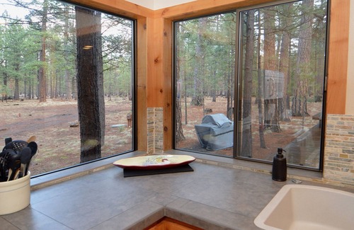 Black Butte Ranch House | Family Friendly Home: Large Deck, Forest Views, Fireplace, Close to Amenities.